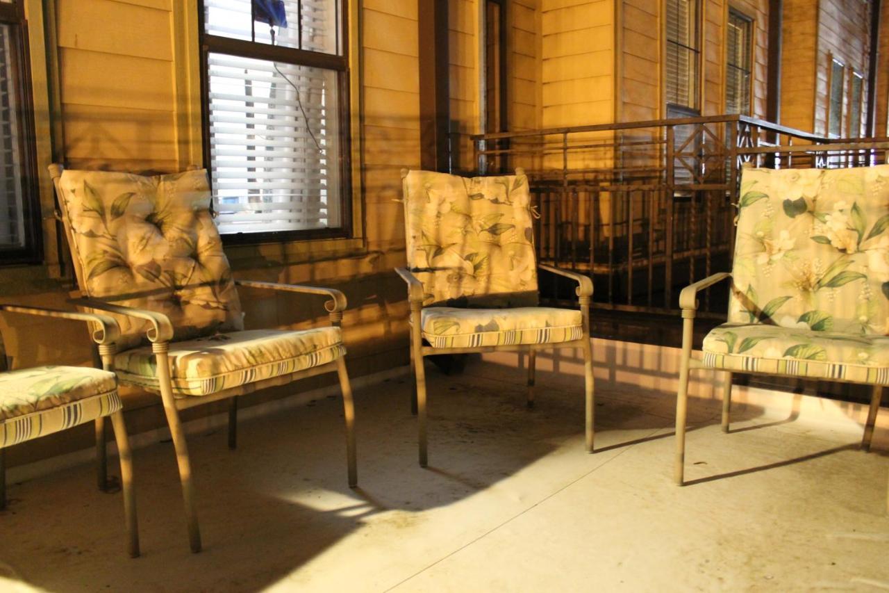 Old Fort Loft King & Queen Suites Nearest Accomodation To Marshals Museum Power Your Ev For Free! Fort Smith Buitenkant foto