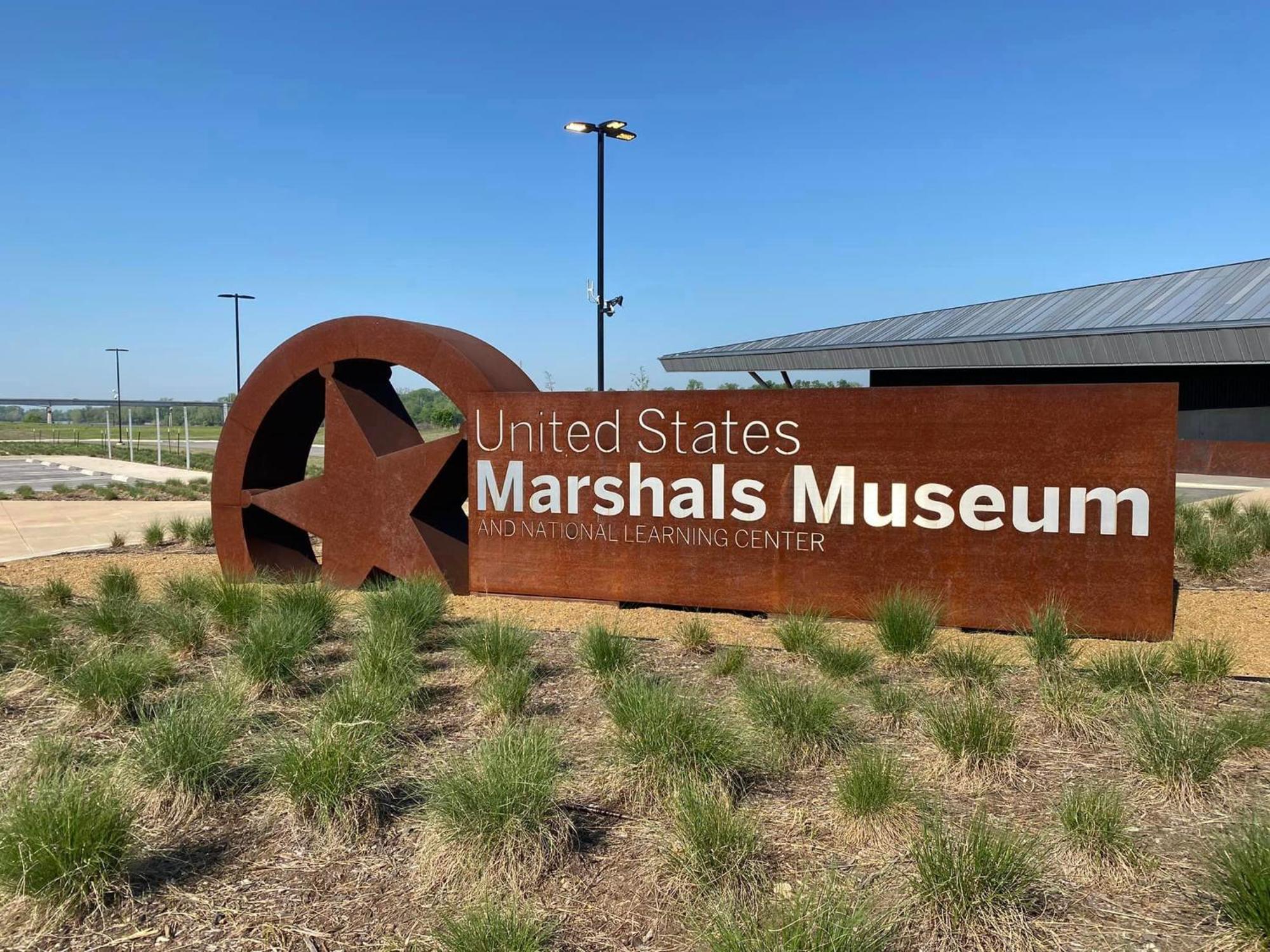 Old Fort Loft King & Queen Suites Nearest Accomodation To Marshals Museum Power Your Ev For Free! Fort Smith Buitenkant foto